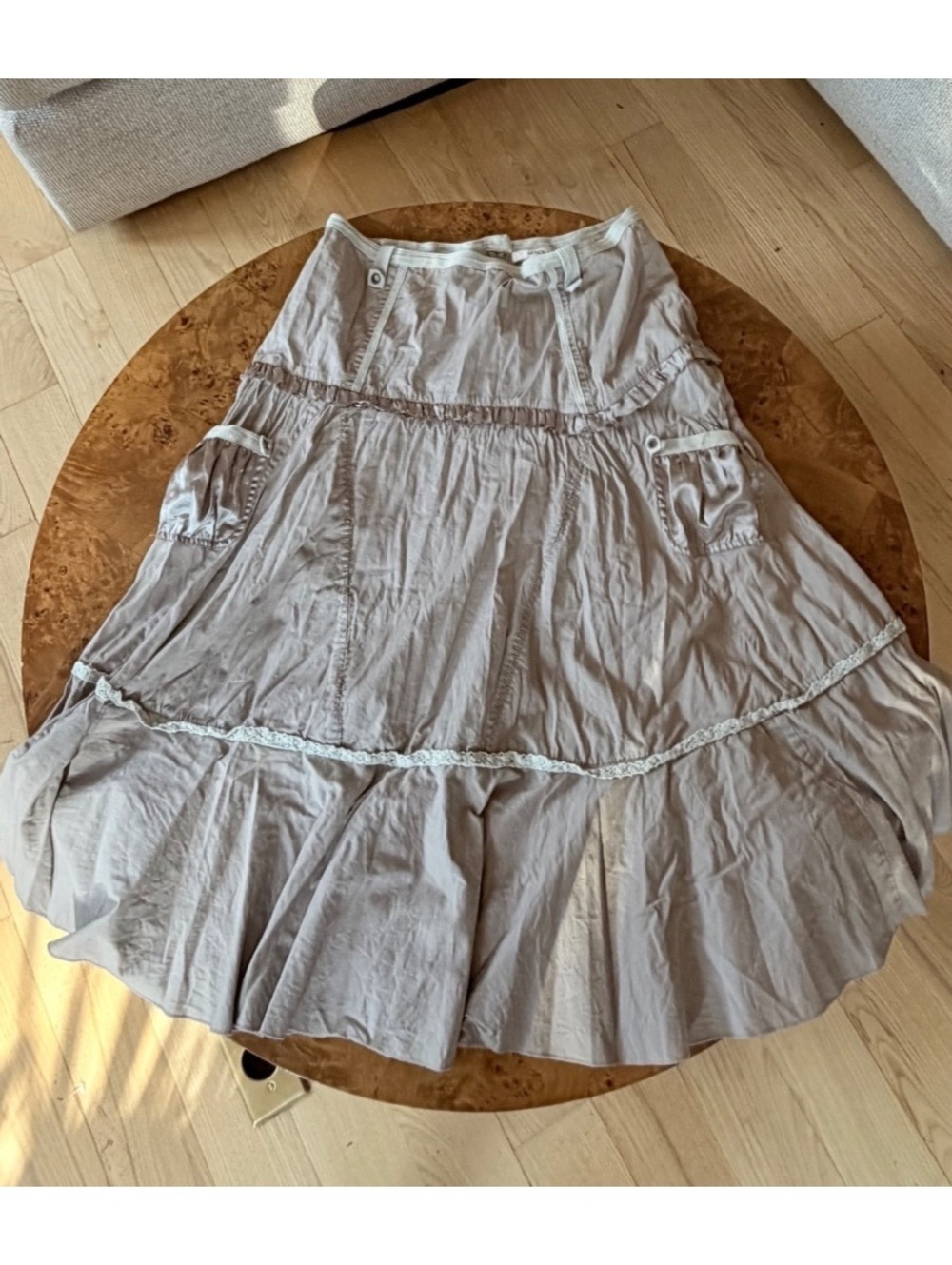 Hendi Beige Casual Midi Skirt with Pocket Detail and Lace Trim